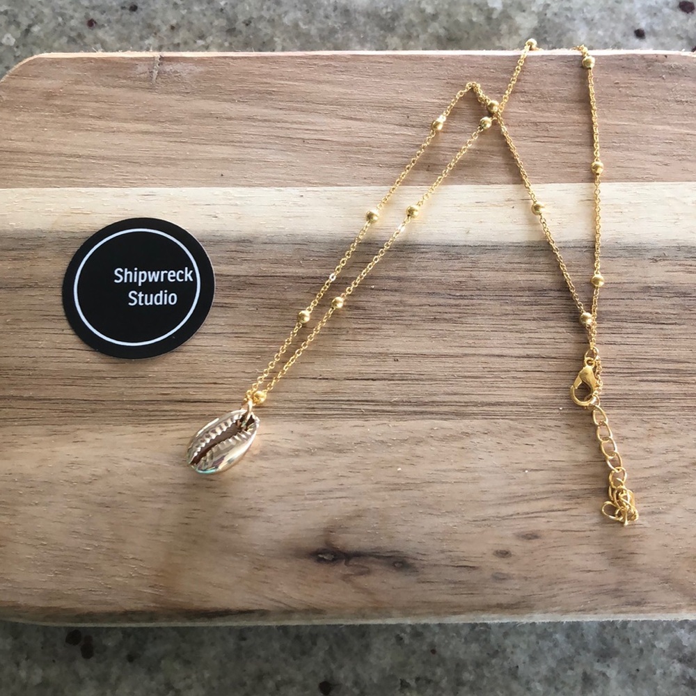 Gold plated Single Shell Necklace NEW